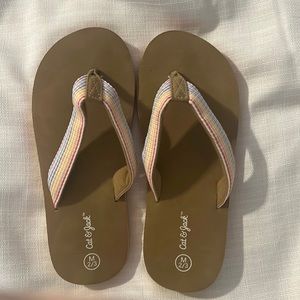 Great condition Girls rainbow flip flops. Size 2/3